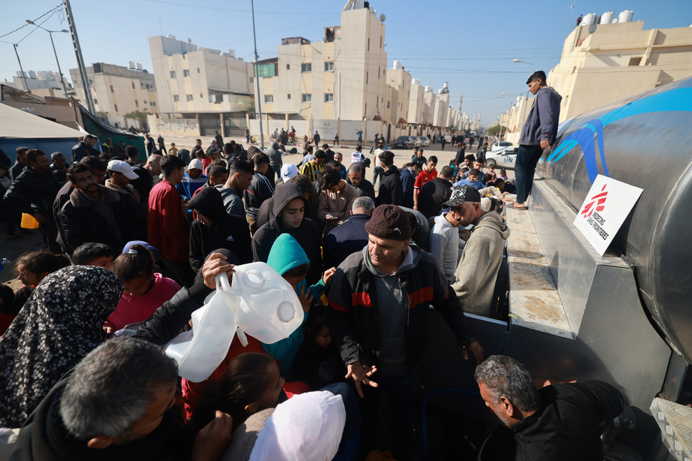 People of Gaza are queueing for water in Palestine. 