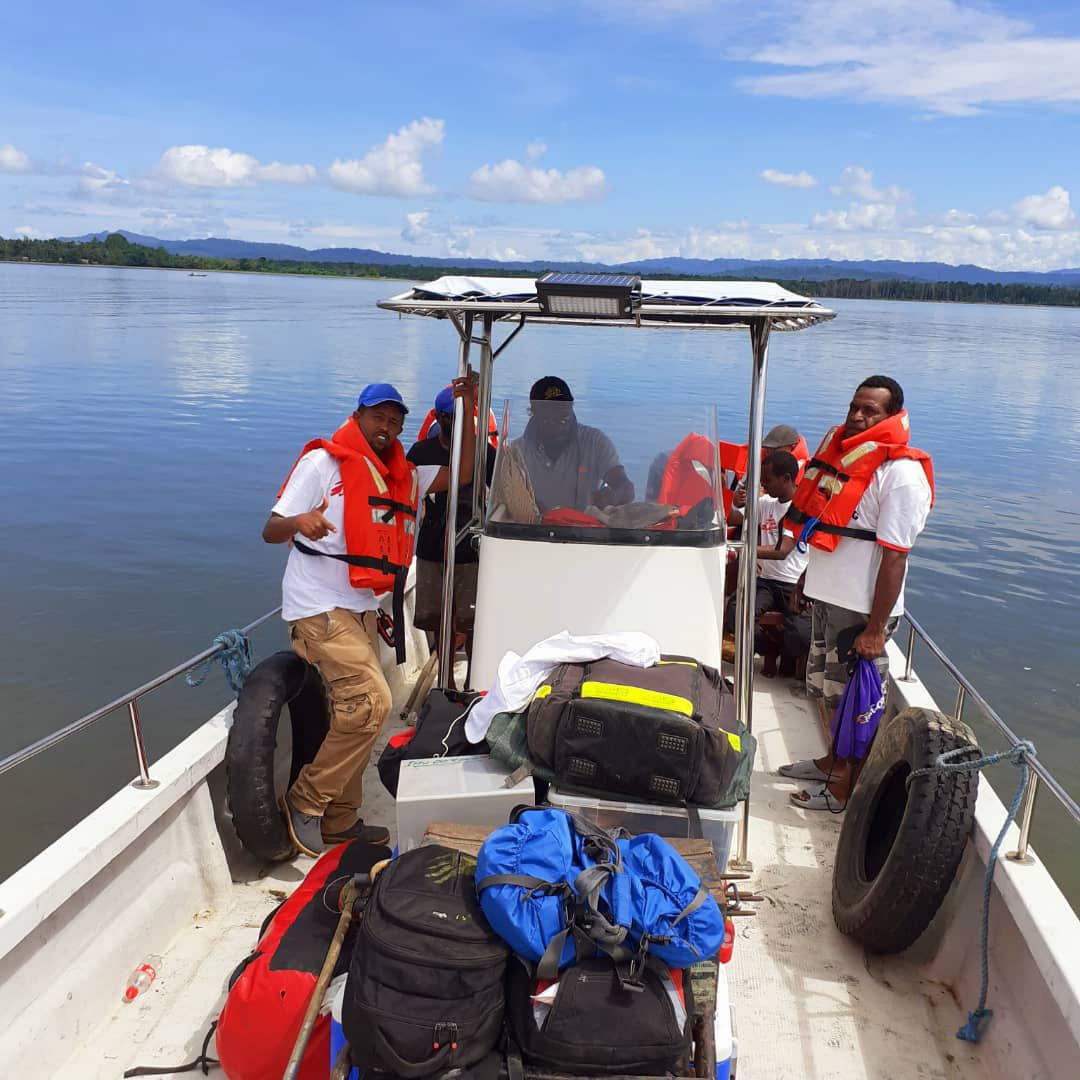A picture of MSF staff on a boat in Papua New Guinea travelling to reach patients.