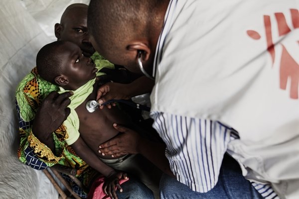 A young patient is seen by an MSF staff during a mobile clinic.