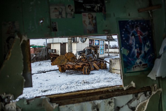 Conflict effect on population. Donetsk region, Ukraine. Photo: Manu Brabo