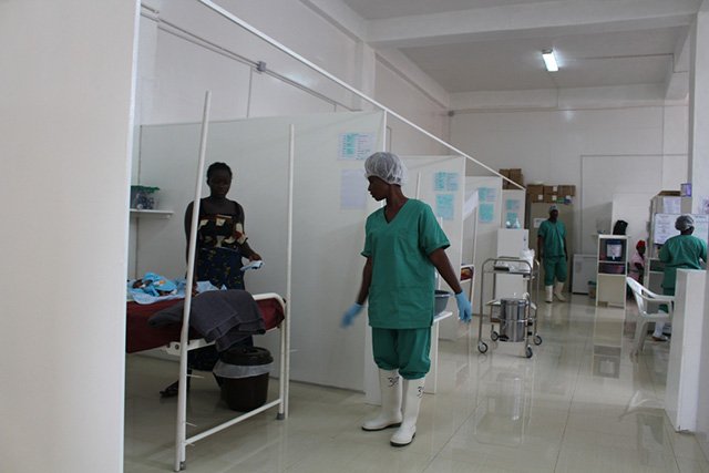 MSF uses partition in its medical pediatric hospital in Monrovia to separate patient beds in order to reinforce infection prevention. Photo: Adolphus Mawolo/MSF