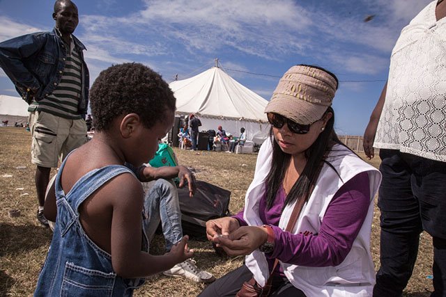 msf144478_medium.jpg Displacement camp, Durban. Since early May the MSF team has provided more than 200 psychological counselling sessions among groups and for individuals, including children. Photo: Greg Lomas
