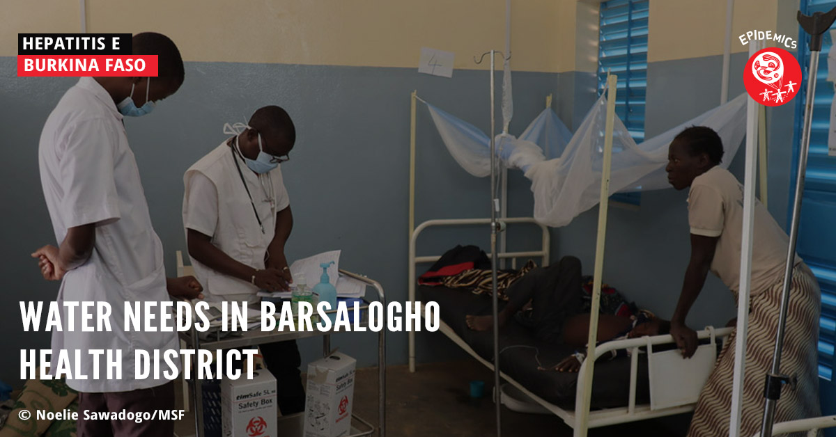 Picture of doctors checking a woman who has abdominal pains at Barsalogho health district