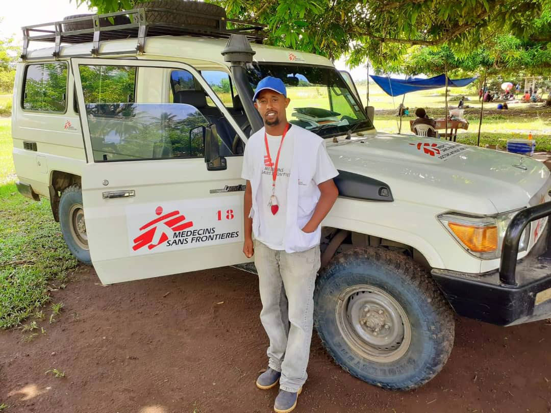 A picture of Essa Djama in front of the MSF car.