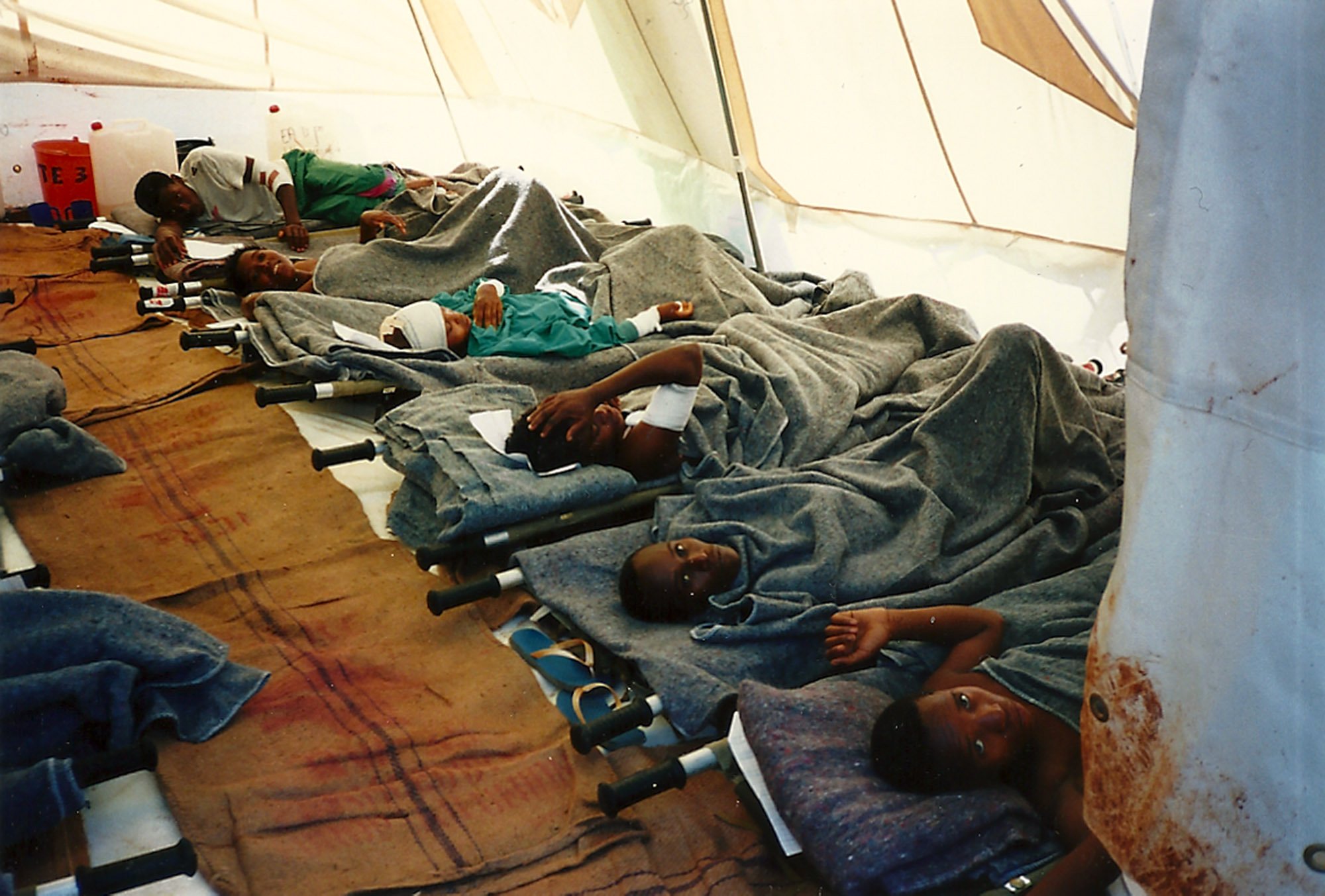 1995. MSF rehabilitated and provided medical support to health centers in Rubengera Rugabano that served local populations. MSF was involved in the management of hospital services in Kibuye. Photo: Severine Blanchet