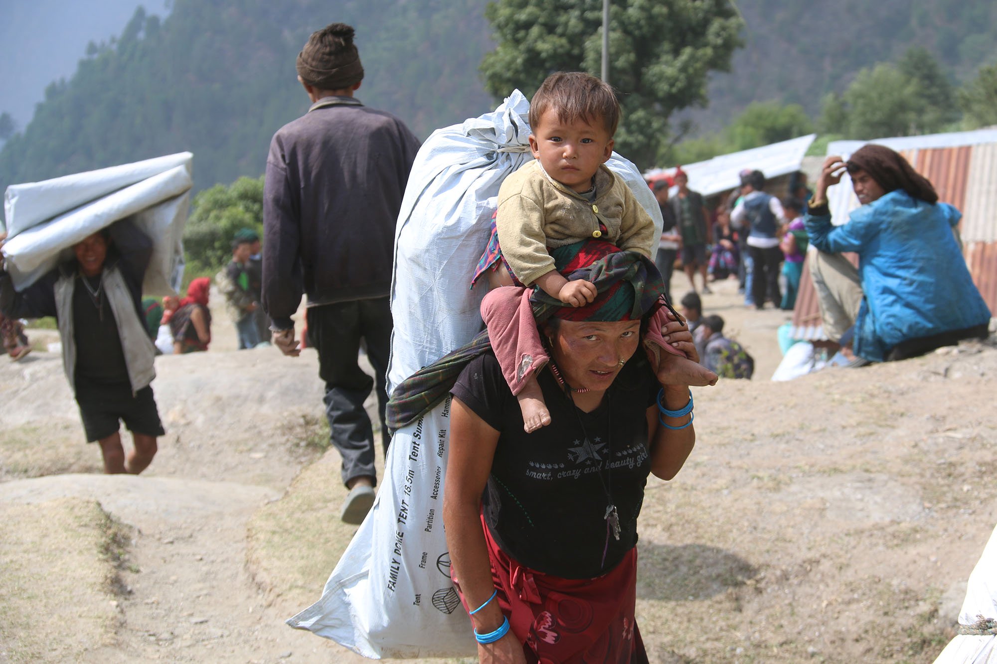 After an earthquake struck Nepal on April 25, many villages were severely destroyed, leaving people without shelter. MSF distributed hiygene kits, tents, blankets and reconstruction kits to 2000 homeless families. Arughat bazar, main street, Nepal. Photo: Yann Geay