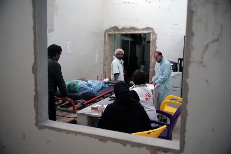 MSF medical team is transferring a patient for the operation theatre. MSF supports two operation theatres in Tal Abyad hospita