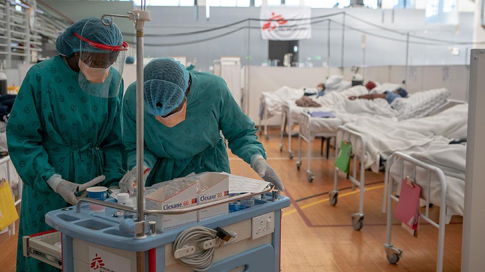 From the community, for the community. To meet the staffing requirements of the Khayelitsha Field Hospital, MSF hired over 50 people, including doctors, nurses and support staff. Many of the staff were Khayelitsha residents. 