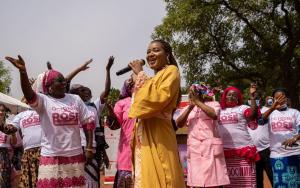 Bintou Soumbounou, performed the song "N'ayons plus peur", written for the Pink October campagin, at the opening ceremony of the Pink October campaign in Yirimadio health centre, Bamako, with MSF, MoH and all the partners. 