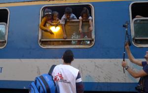 The MSF teams worked through Sunday night and during the whole of Monday until the last train departed. Despite the difficult circumstances, the teams managed to assist about 500 refugees.