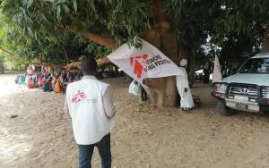 Image showing a mobile clinic under a mango tree in Kreneik town, Sudan. 