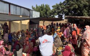 View of mother and child waiting at MSF clinic in Zamzam camp, 15 km from El Fasher, North Darfur, Sudan. 