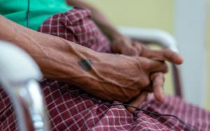 An HIV/hepatitis C patient receives a consultation in Yangon's MSF office. 