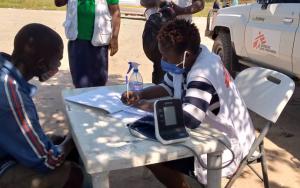 MSF provides medical assistance to people on the move passing through Beitbridge town and its surroundings. 