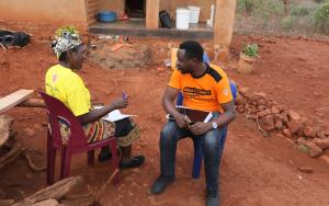 Hypertension patient speaks with MSF supervisor in Zimbabwe, October 2020