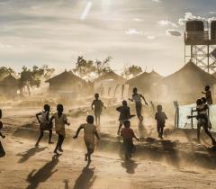 Children are playing in the Bidibidi camp in Uganda