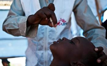 MSF staff checking new arrival refugees in Dolo Ado health cenre