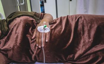 A pregnant woman from Al Nahrawan neighborhood came to MSF’s Al Amal maternity to deliver her first baby. She’s pictured waiting in the inpatient department, waiting for the labor to start.