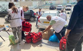 MSF_In_Jenin__Palestine_Helping_The_Wounded_MSB158614