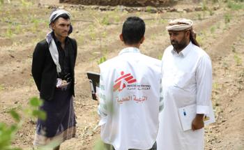MSF staff talking to patients