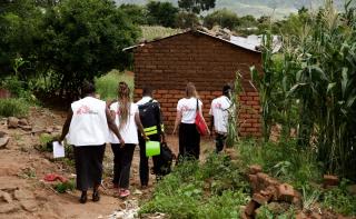 MSF teams offer home-based palliative care in Blantyre district, Malawi, for patients who have developed advanced-stage cancer and are unable to reach the Queen Elizabeth Central Hospital in the district’s main city.