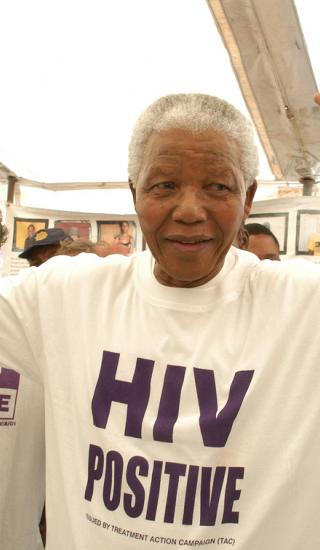 Nelson Mandela visiting MSF projects in Khayelitsha