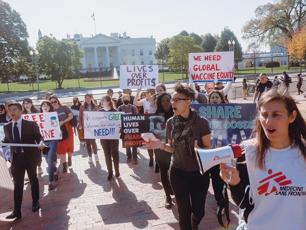 MSF staff and supporters demonstrate outside the White House, calling on the Biden administration to do more to ensure global vaccine equity for COVID-19 vaccines. 