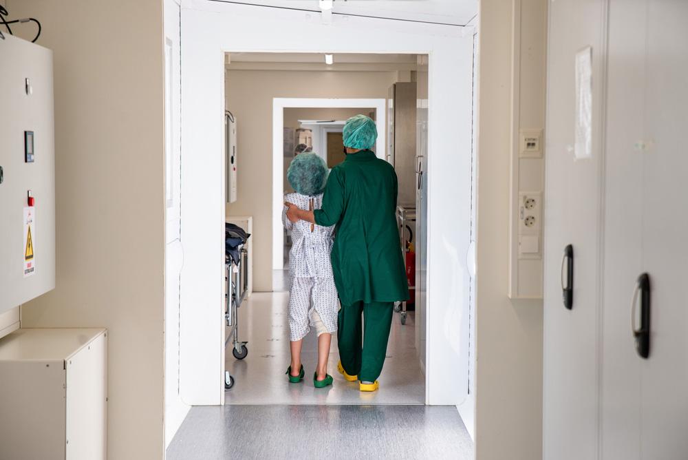 patient being moved in the MSF Kunduz CIty Trauma Center