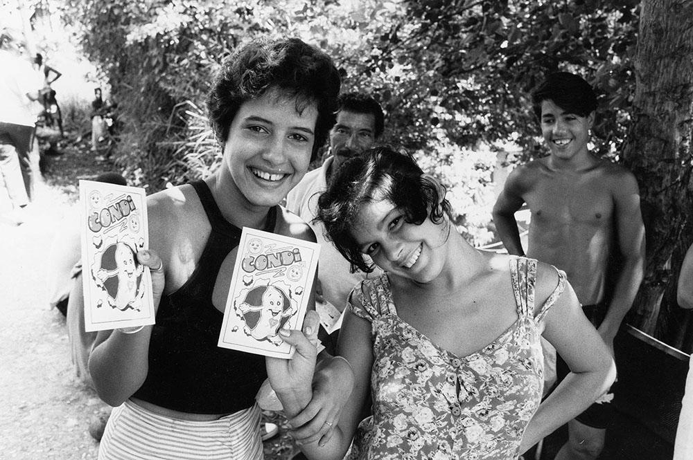 Two young women show the aids information booklet they have just received from MSF. 