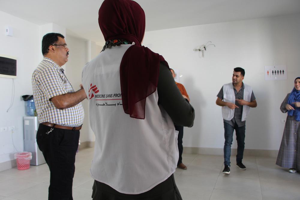 MSF psychologists Hana and Mahmoud leading sessions