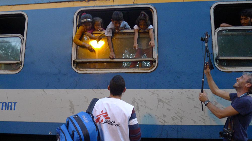 The MSF teams worked through Sunday night and during the whole of Monday until the last train departed. Despite the difficult circumstances, the teams managed to assist about 500 refugees.