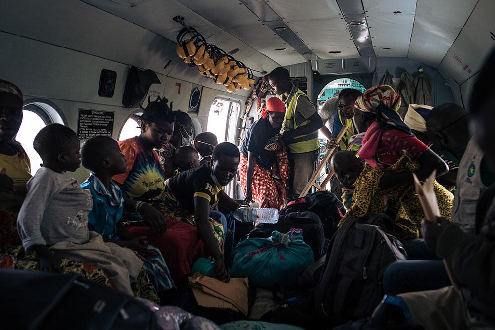 Patients and their families inside the UN helicopter that is used by MSF to refer patients between Rhoe and Bunia hospital. Since the attacks on Drodro in November forced people to flee and teams to abandon the General Referral Hospital there, the helicopter is the only means of referral and supply to the Rhoe IDP (Internally displaced people) camp, where MSF runs the health centre. 