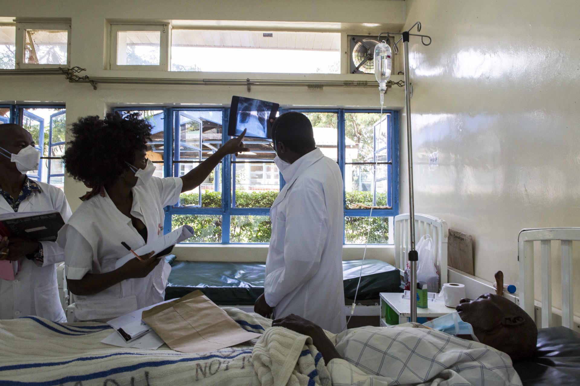 MSF staff at the tuberculosis ward in Homa Bay. Kenya
