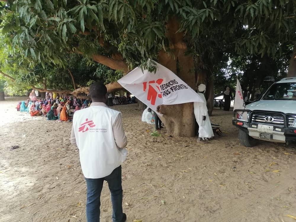 Image showing a mobile clinic under a mango tree in Kreneik town, Sudan. 