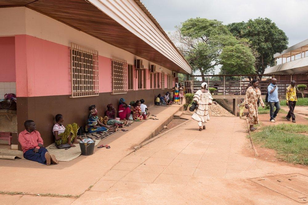 People sitting outside the internal medical unit in Hospital Communstsire of Bangui