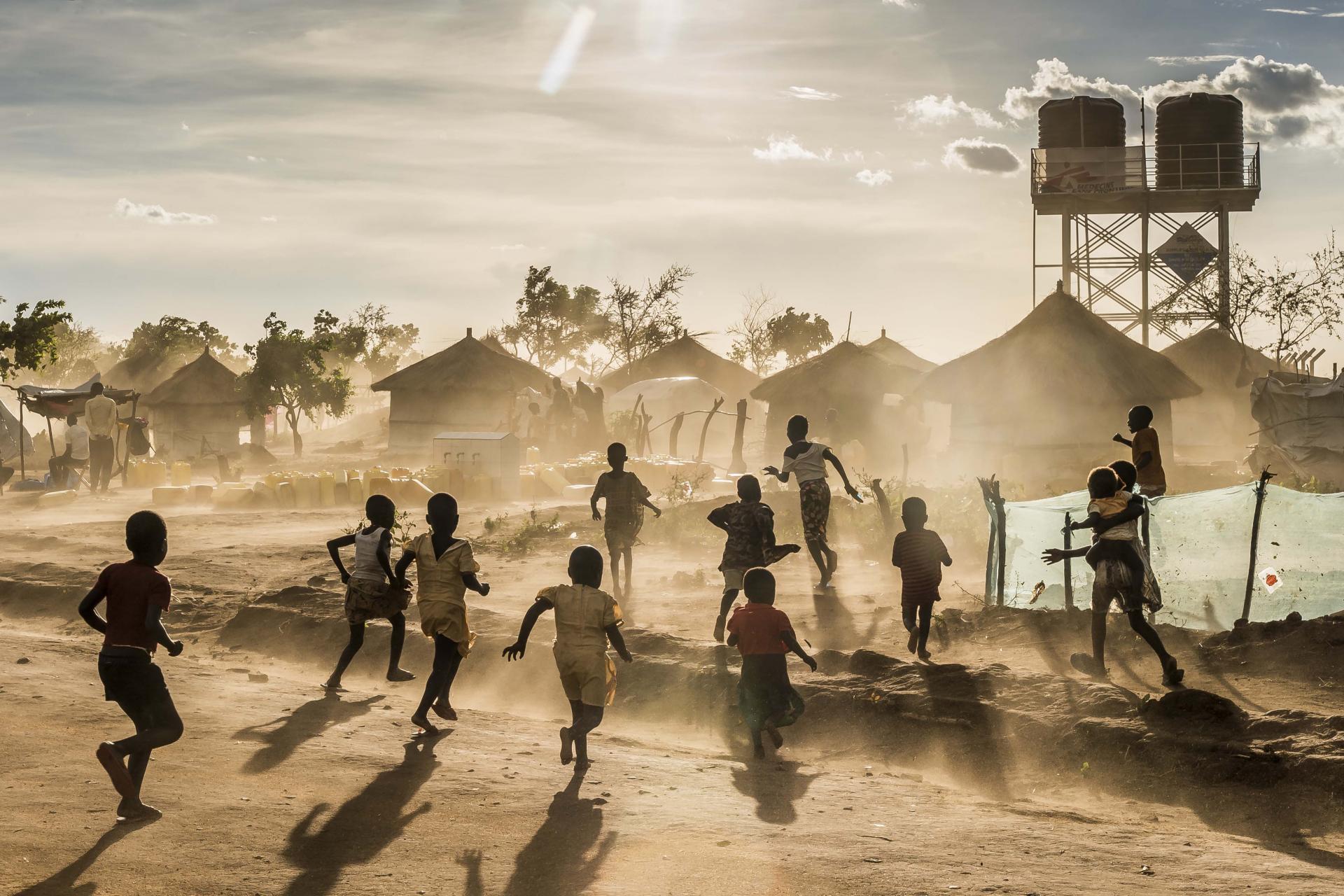 Children are playing in the Bidibidi camp in Uganda