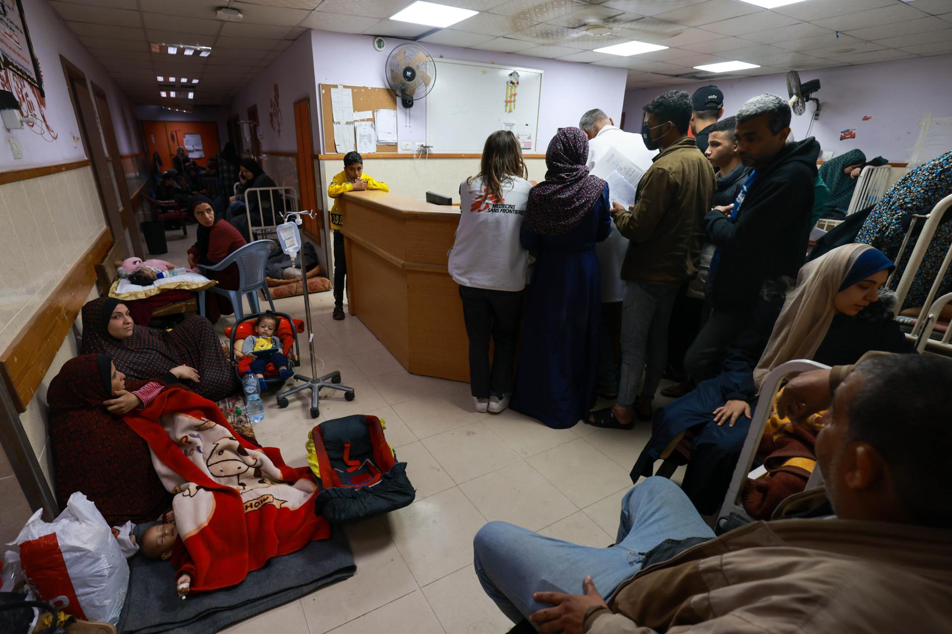 Image of A packed MSF supported hospital in Gaza. US blocks Gaza ceasefire resolution