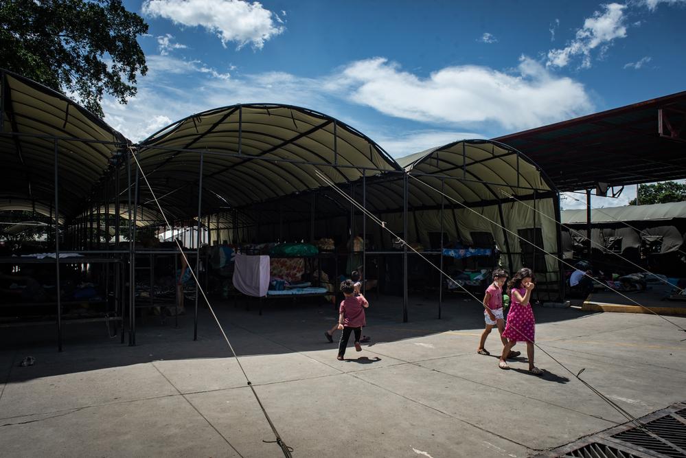 Children outside the Tachira quarantine centre