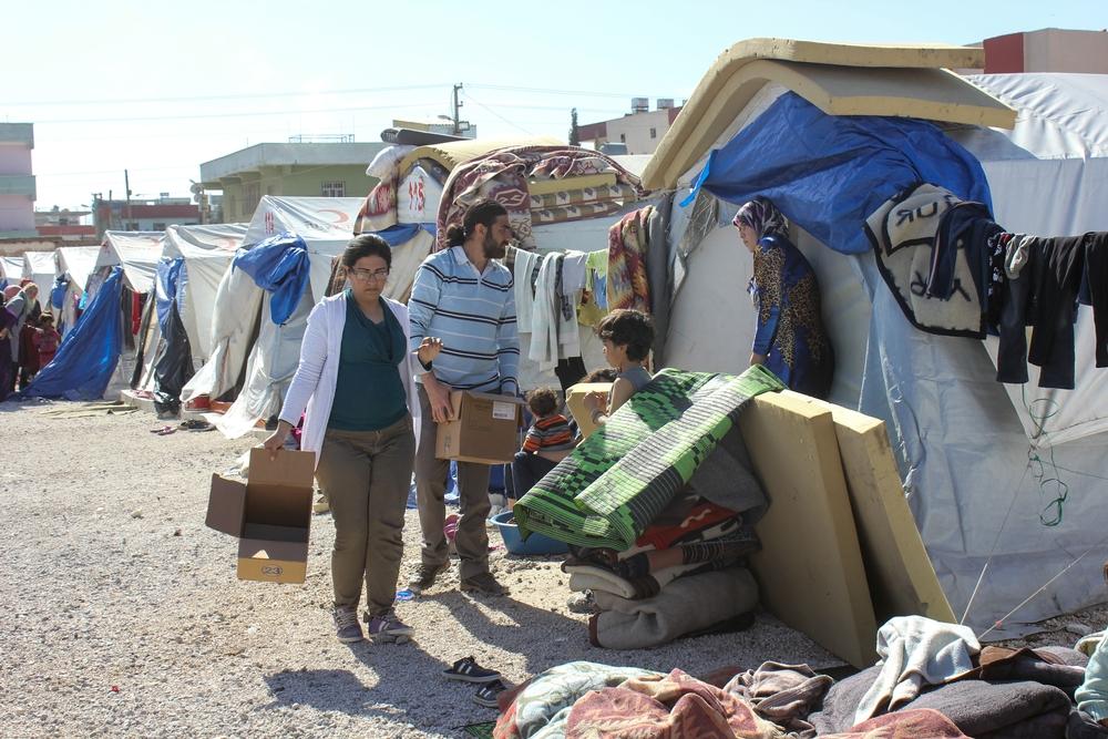 MSF staff delivering medical supplies in Akcakale camp in Turkey