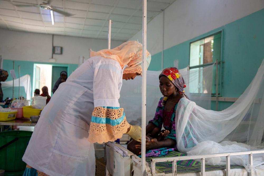 MSF treating patient with Malaria