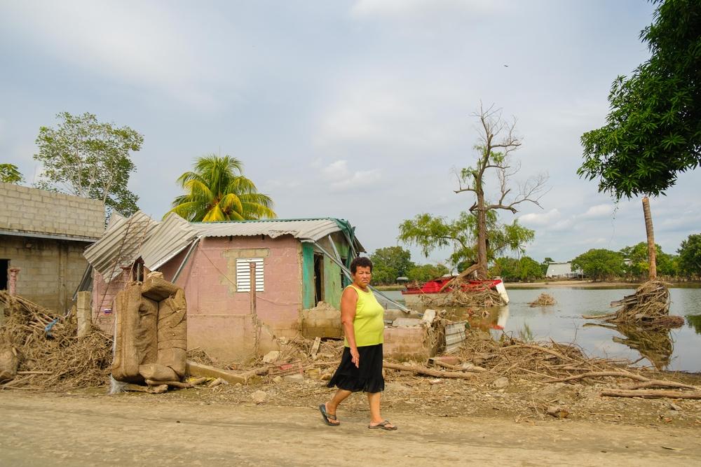 A woman walking on the streets of Teguciapla