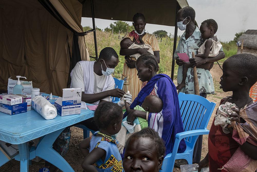 A member of MSF staff does a rapid malaria test before children receive the SMC drugs at a seasonal malaria chemoprevention distribution site in the village of Kuom, South Sudan, October 27th, 2021. 
