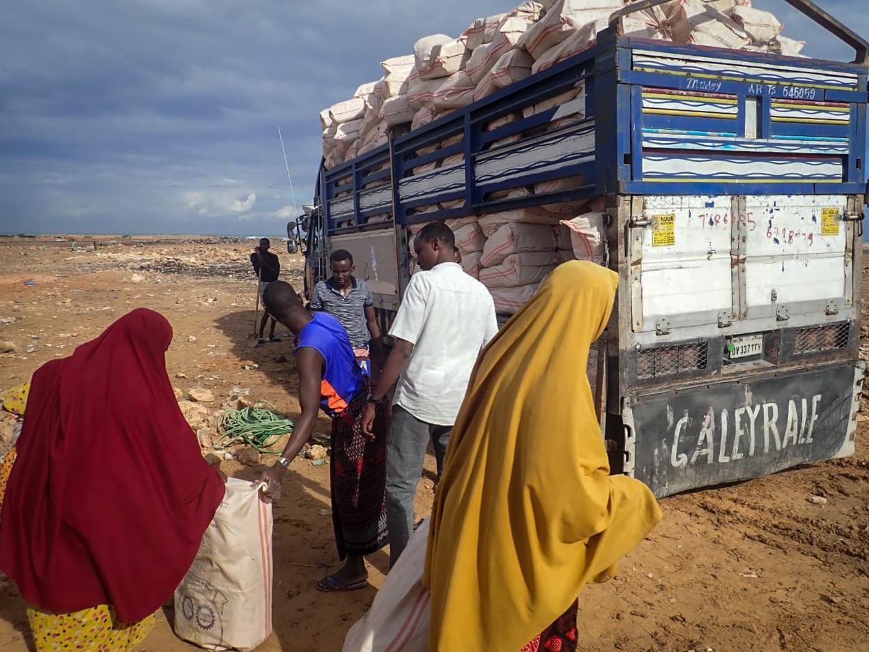 MSF teams distribute essential items - including blankets, mosquito nets, and soap - to people in the wake of tropical cyclone Gati. Puntland, Somalia, December 2020.
