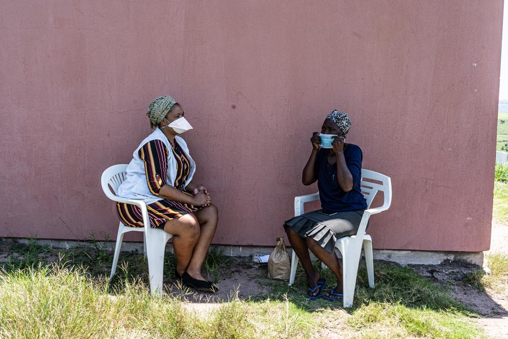 Patient (Phenduka Mtshali) infected Drug Resistant Tuberculosis (DR-TB), at her home in Mbongolwane, South Africa speaking with our MSF fieldworker, Jabulile.