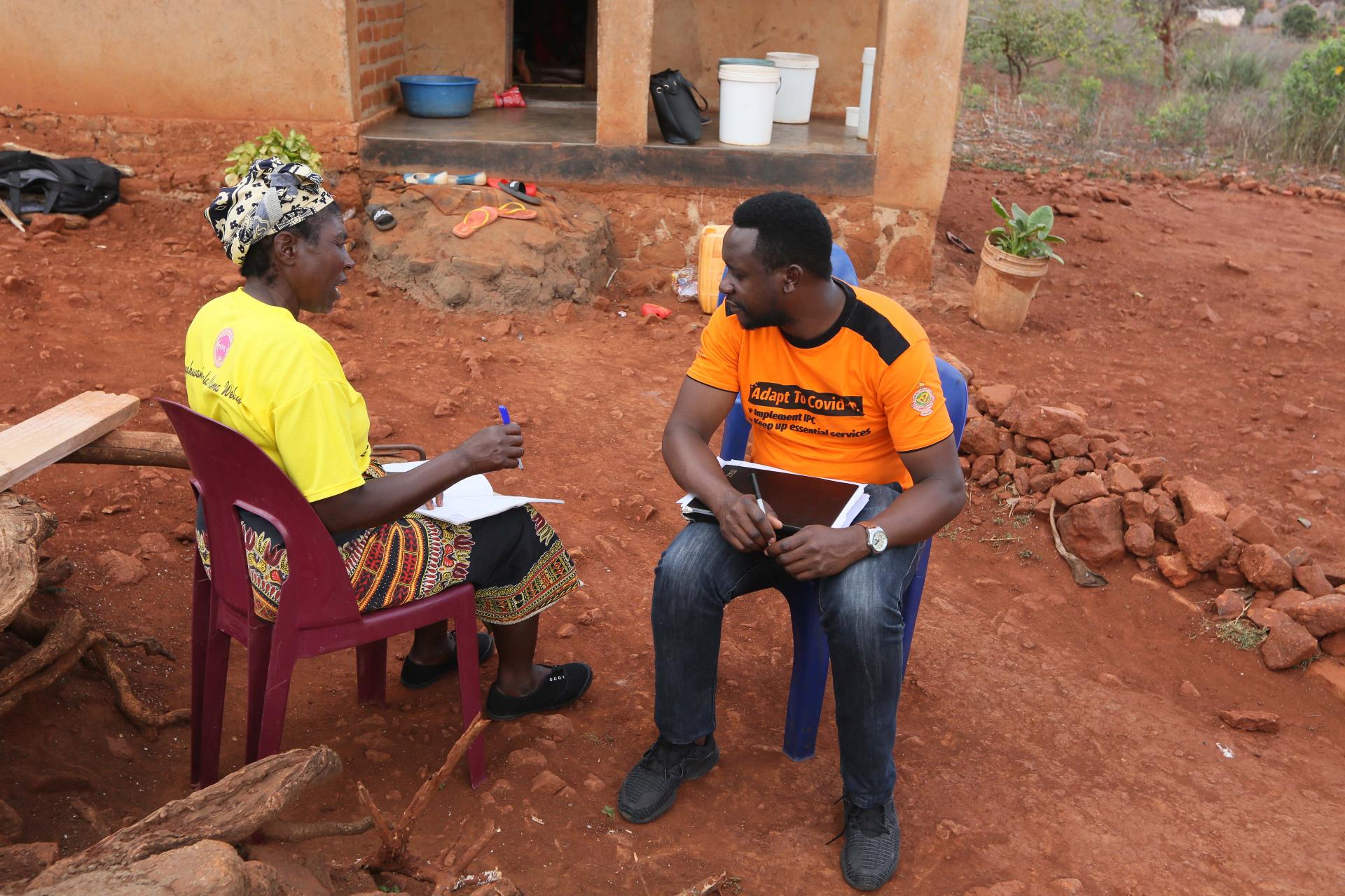 Hypertension patient speaks with MSF supervisor in Zimbabwe, October 2020