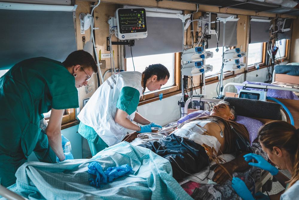 MSF Medicalised train in Ukraine, war wounded patients