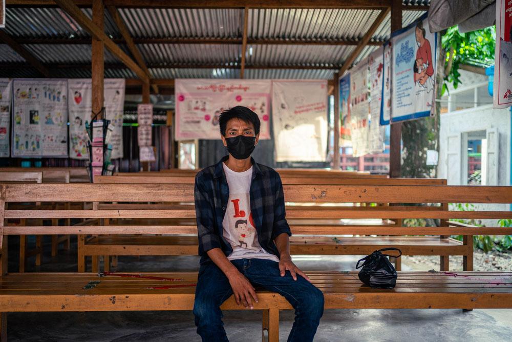 Brang waits for his appointment at MSF’s Myitkyina HIV clinic in Kachin state. Myanmar, October 2021