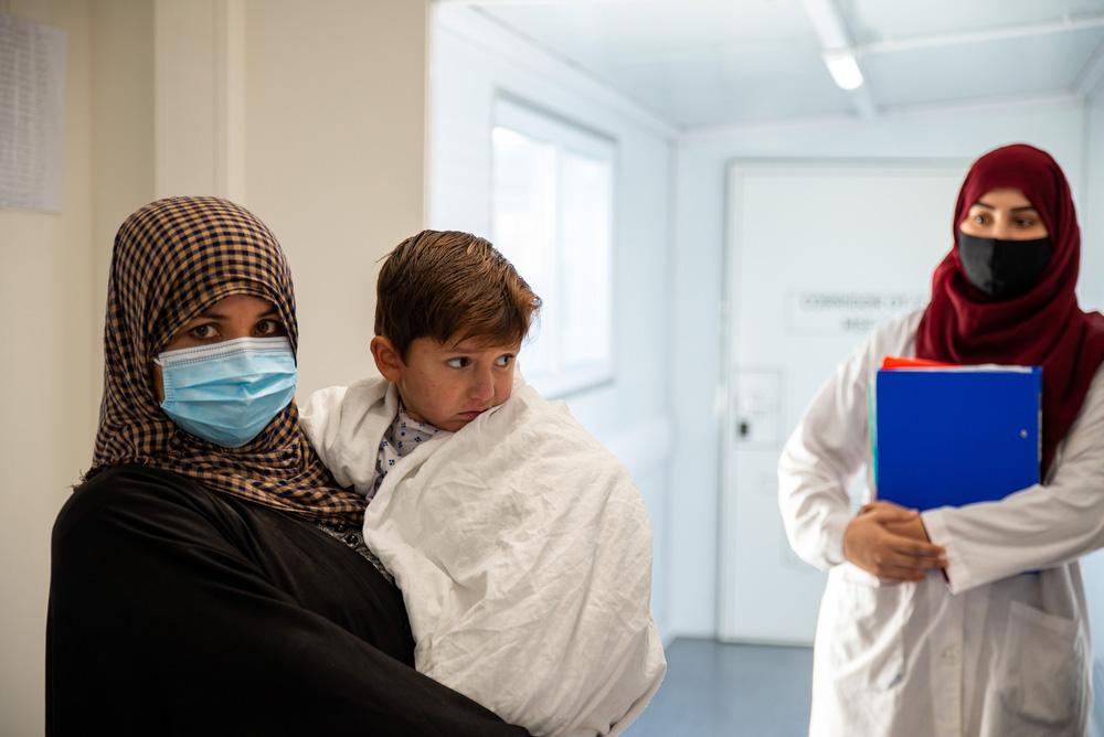 Mother and child in the surgical ward of the MSF Kunduz Trauma Centre
