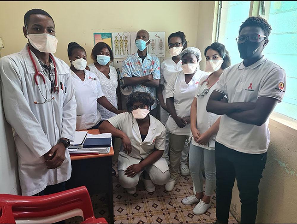 MSF Advanced HIV team in Beira Central Hospital pose for a group picture.