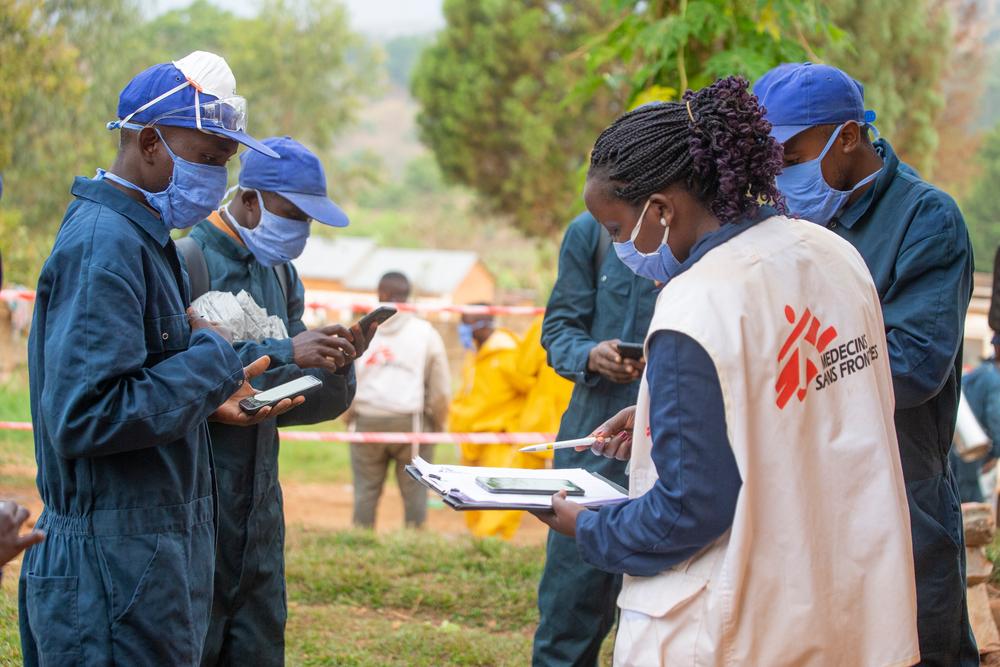 MSF supervisor Jeanine Arakaza is following one of the teams in charge of spraying houses against mosquitoes on the Ruyaga hill, Kinyinya health district.